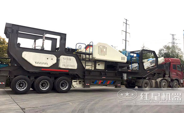 輪式流動砂石破碎車，高產(chǎn)、快捷，時產(chǎn)百噸毫無壓力