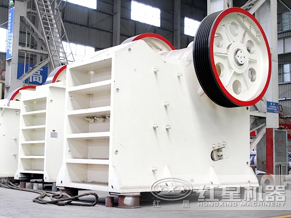 粉碎花崗巖選用750顎破機(jī)，效果不錯，性價比更高