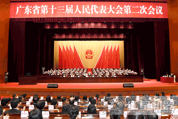 大型流動(dòng)粉碎石頭一體機(jī)多少錢一臺(tái)？